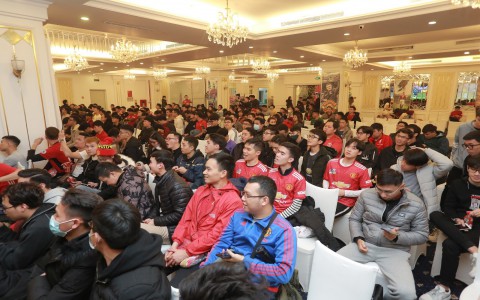 LIVERPOOL vs MU: CĐV MU NAM- BẮC KHÔNG NGỦ CỔ VŨ QUỶ ĐỎ